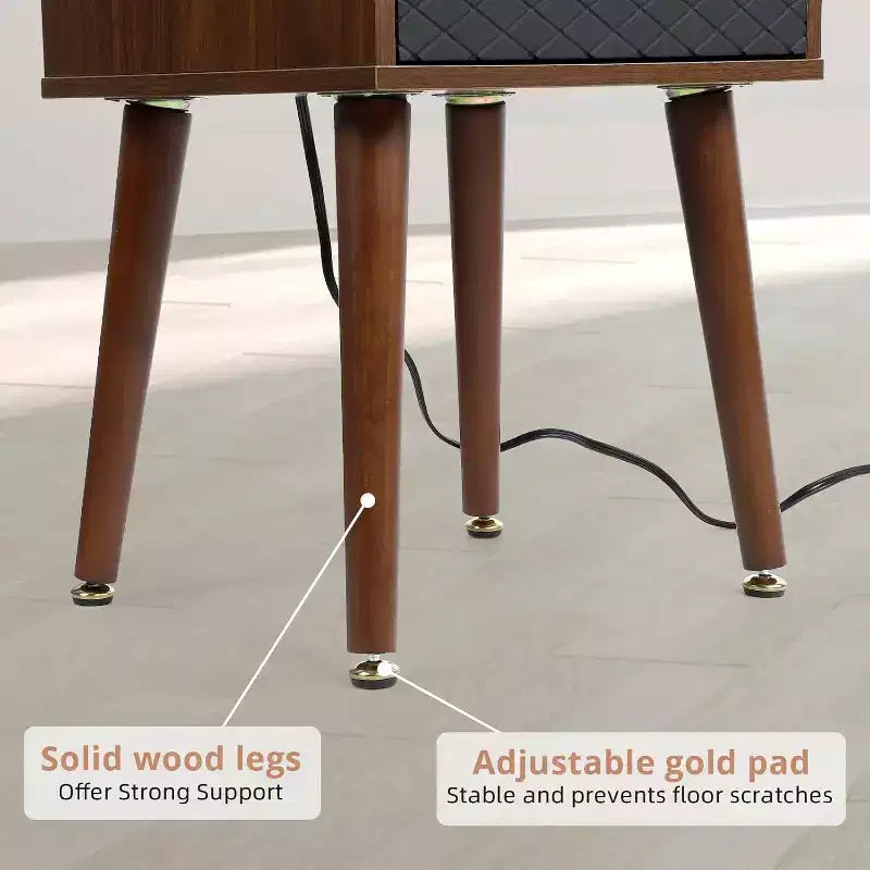 Table d'appoint moderne avec station de charge, table de chevet rustique avec tiroir de rangement et étagère ouverte, pieds en bois massif pour chambre à coucher