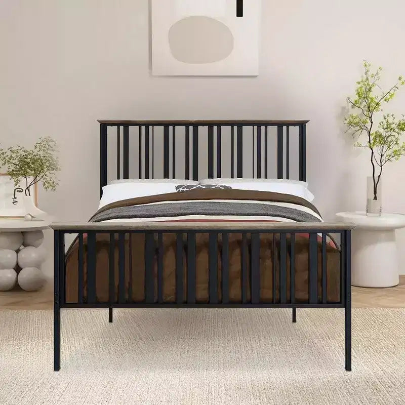 Letto matrimoniale Royal Hampton con telaio in metallo a doghe, legno MDF, marrone quercia e nero