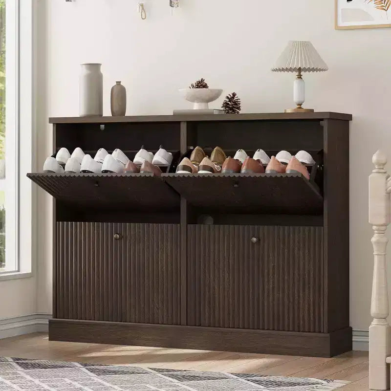 Meuble à chaussures avec 4 tiroirs basculants, meuble à chaussures en bois cannelé caché avec étagère réglable, meuble de rangement de chaussures autoportant pour entrée ou couloir