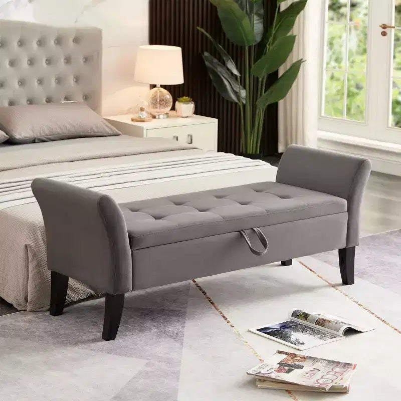 Banc de rangement en velours Okak 51,5 avec accoudoirs et pieds en bois, bout de lit avec assise rembourrée, pouf de rangement pour la maison