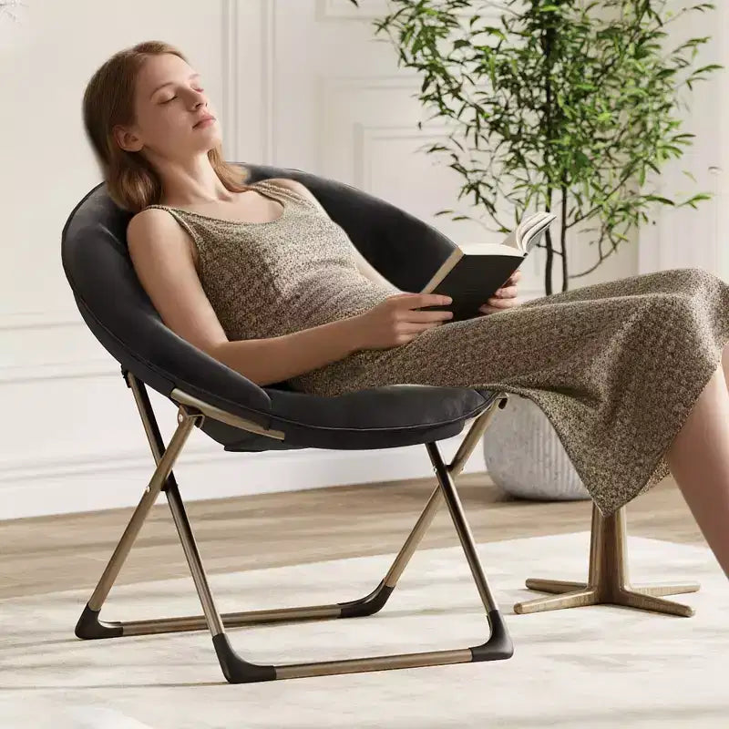 Sedia a Piatto Imbottita Oversize per Camera da Letto o Dormitorio, Sedia Lounge Pieghevole con Robusta Struttura in Metallo, Seduta Ultra Accogliente, Nero + Oro