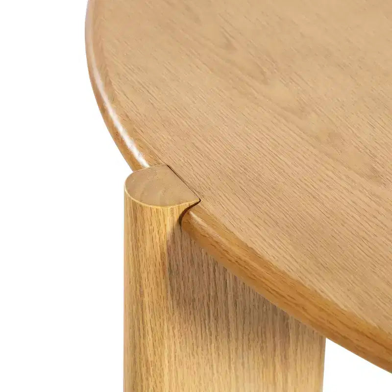 Tavolo da pranzo rustico in legno massello con piano rotondo effetto legno e base a croce per sale da pranzo moderne e riunioni di famiglia