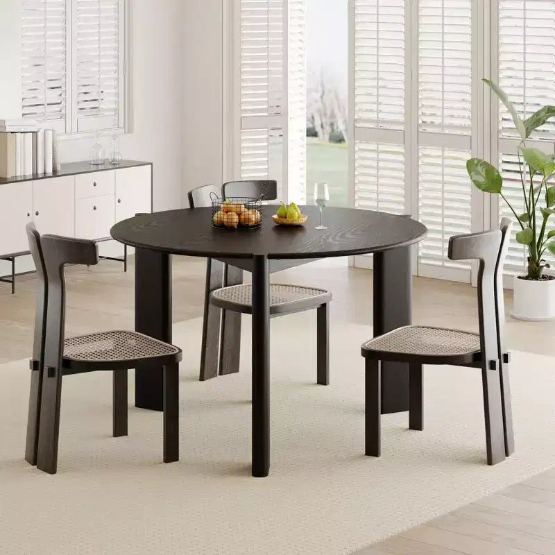 Tavolo da pranzo rustico in legno massello con piano rotondo effetto legno e base a croce per sale da pranzo moderne e riunioni di famiglia