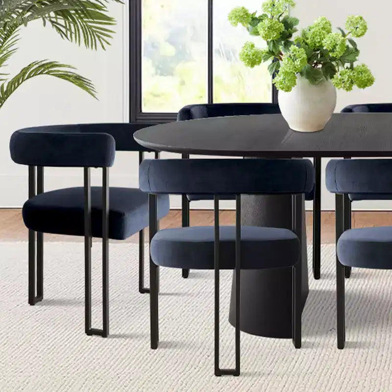 Set tavolo da pranzo allungabile da 47-83" per 8 persone, tavolo nero e 8 poltrone in velluto con eleganti gambe in metallo, ideale per riunioni