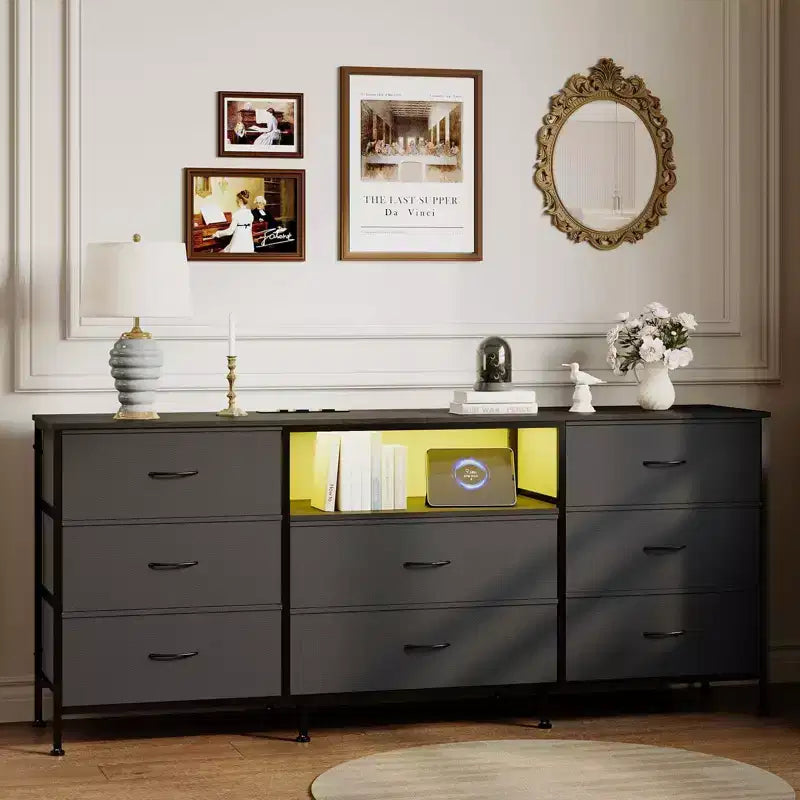 Meuble TV de 63 po avec 8 tiroirs en tissu, cadre en acier pour téléviseurs jusqu'à 75 po, commode de rangement pour le salon ou la chambre à coucher