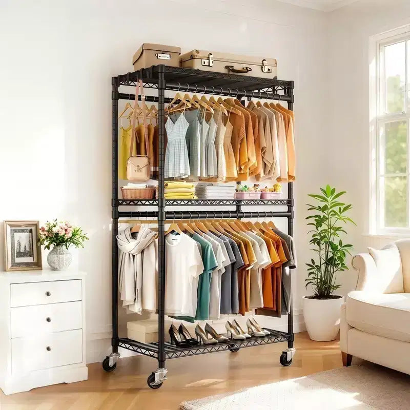 Appendiabiti a rotelle per carichi pesanti con ruote - Scaffalatura regolabile a 3 livelli, 2 binari e ganci laterali, organizer per armadio autoportante portatile (nero)