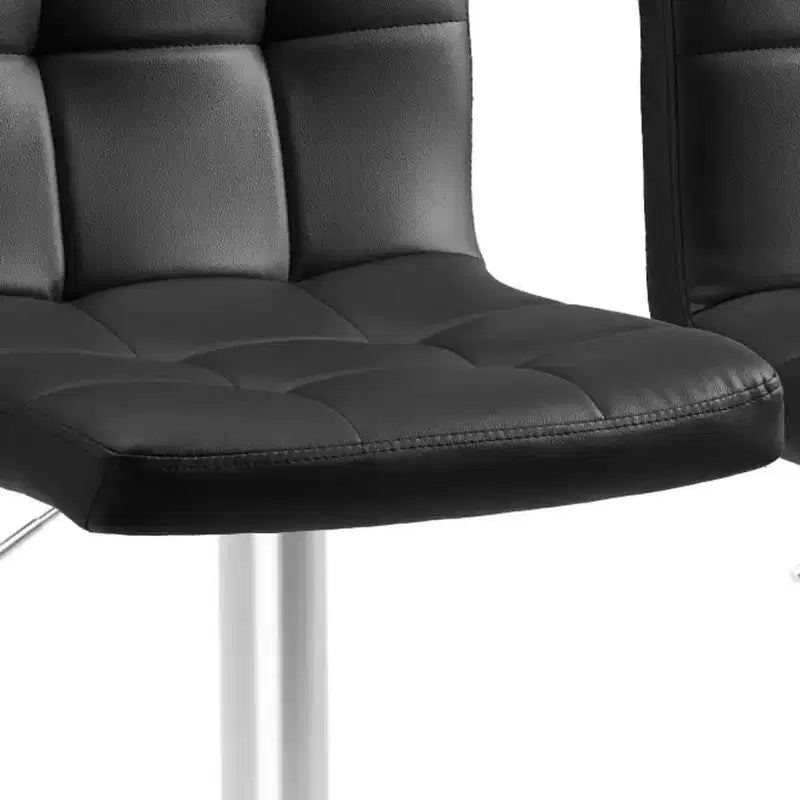 Lot de deux tabourets de bar pivotants réglables en hauteur HomeRoots en similicuir noir et argent et aluminium