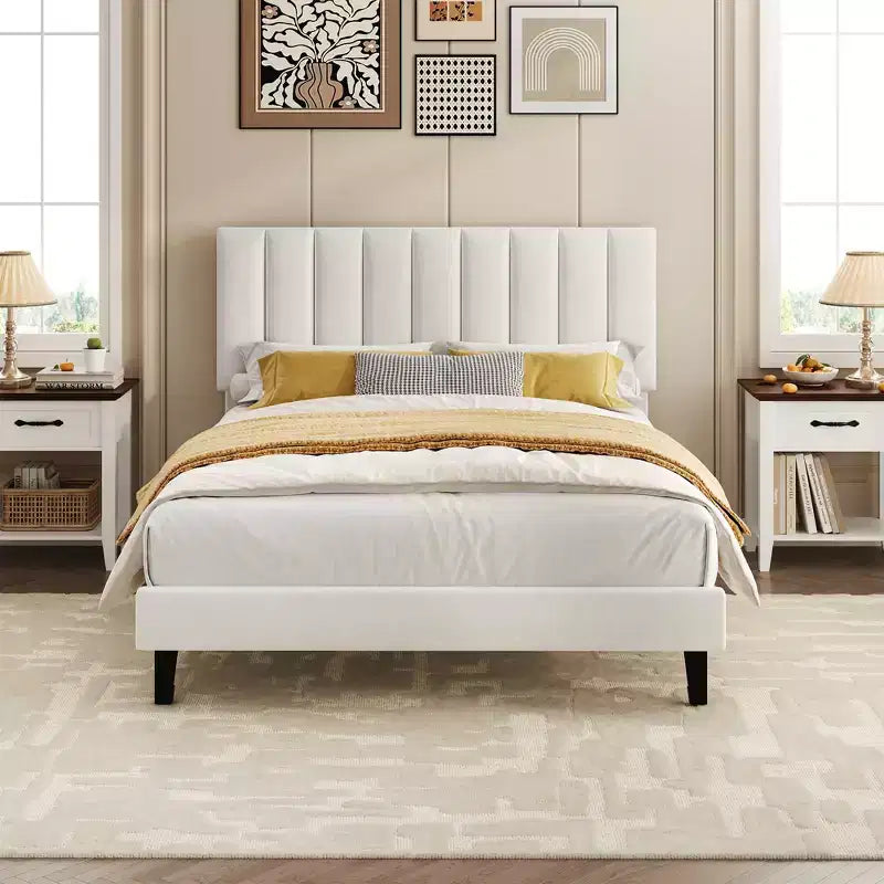 Letto imbottito con piattaforma e testiera trapuntata regolabile, struttura del letto matrimoniale senza rumore, robuste doghe in legno, non è necessaria la rete a molle. Disponibile in versione singola