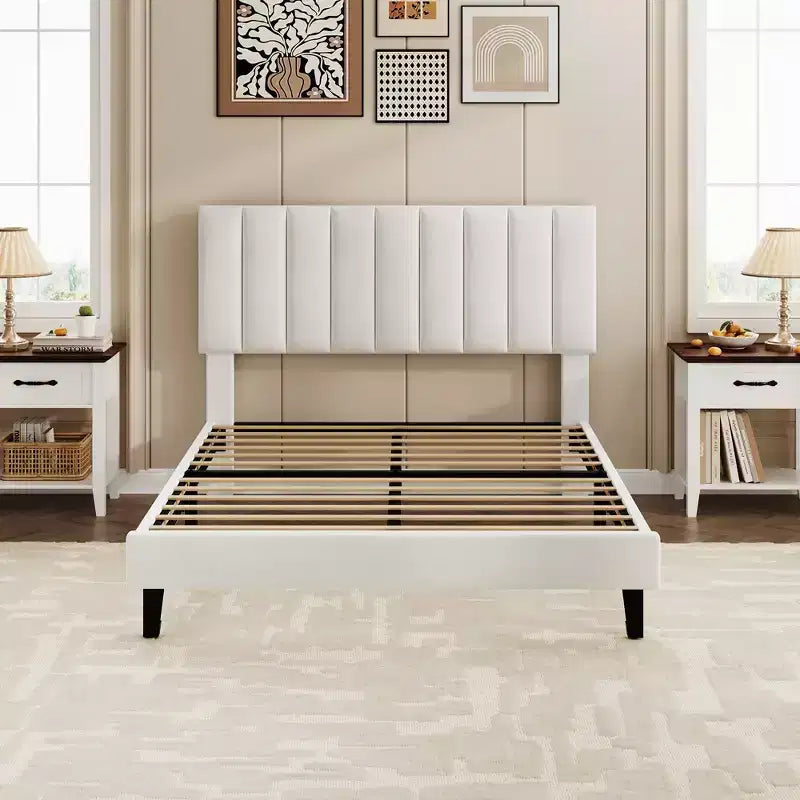 Letto imbottito con piattaforma e testiera trapuntata regolabile, struttura del letto matrimoniale senza rumore, robuste doghe in legno, non è necessaria la rete a molle. Disponibile in versione singola