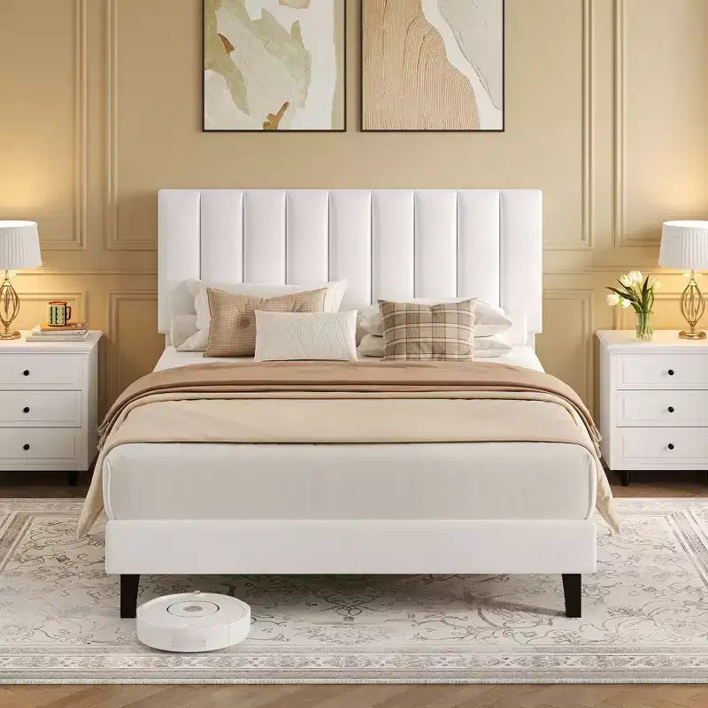 Letto imbottito con piattaforma e testiera trapuntata regolabile, struttura del letto matrimoniale senza rumore, robuste doghe in legno, non è necessaria la rete a molle. Disponibile in versione singola
