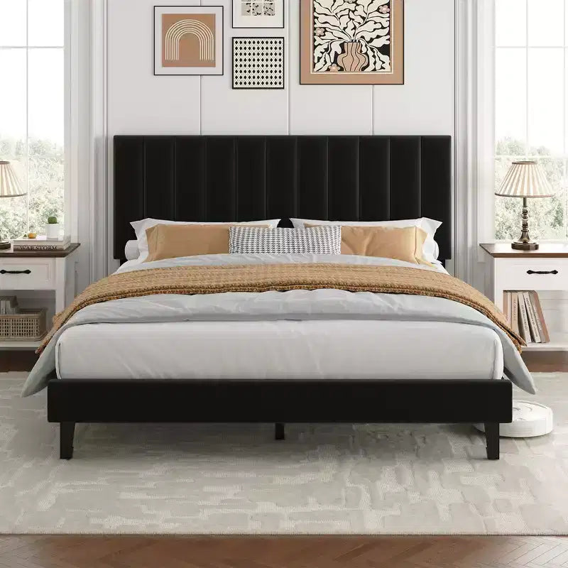Letto imbottito con piattaforma e testiera trapuntata regolabile, struttura del letto matrimoniale senza rumore, robuste doghe in legno, non è necessaria la rete a molle. Disponibile in versione singola