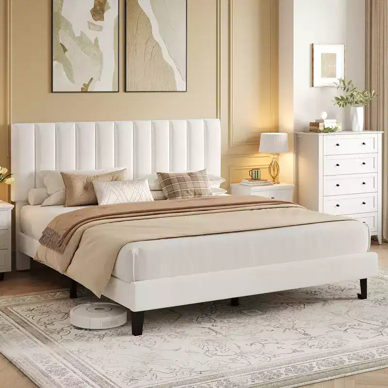 Letto imbottito con piattaforma e testiera trapuntata regolabile, struttura del letto matrimoniale senza rumore, robuste doghe in legno, non è necessaria la rete a molle. Disponibile in versione singola