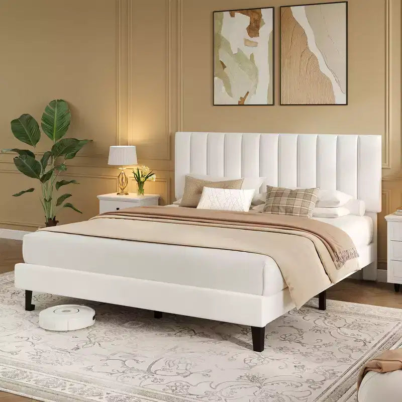 Letto imbottito con piattaforma e testiera trapuntata regolabile, struttura del letto matrimoniale senza rumore, robuste doghe in legno, non è necessaria la rete a molle. Disponibile in versione singola