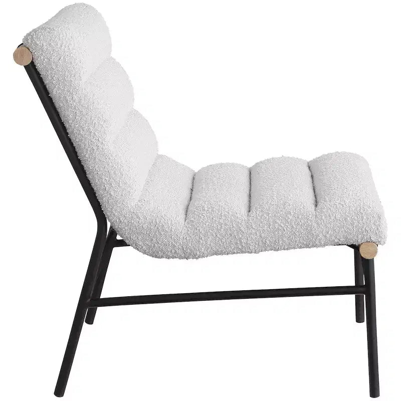 Sedia Meridian Furniture Burke in tessuto bouclé crema