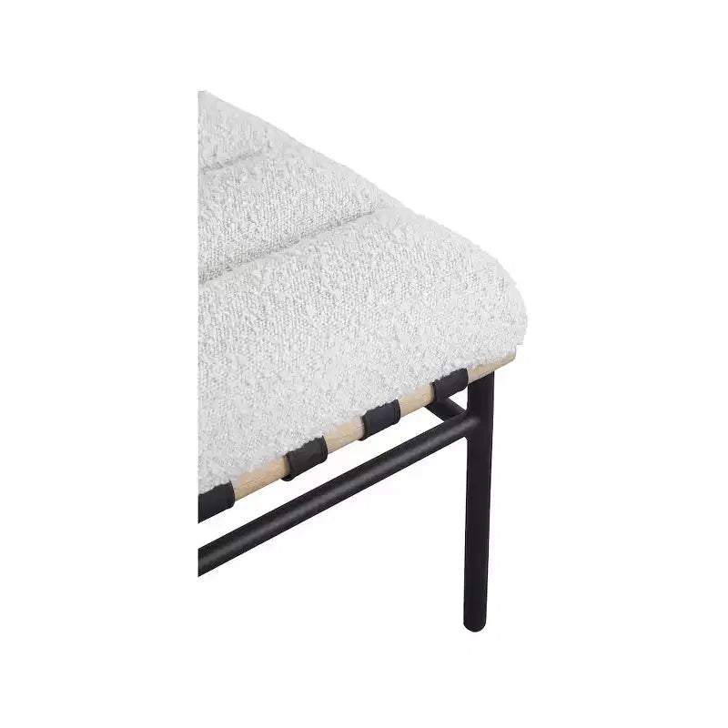 Sedia Meridian Furniture Burke in tessuto bouclé crema