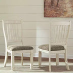 Lot de 2 chaises de salle à manger rembourrées Bolanburg blanc antique – Signature Design by Ashley : dossier à barreaux, finition chêne texturé