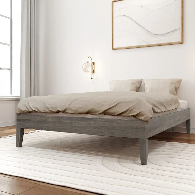 Letto a piattaforma a grandezza naturale con assi e travi