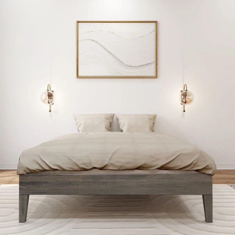 Letto a piattaforma a grandezza naturale con assi e travi