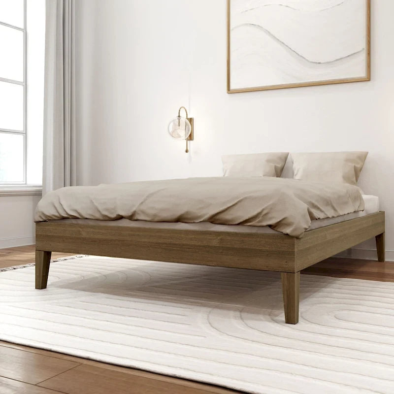 Letto a piattaforma a grandezza naturale con assi e travi