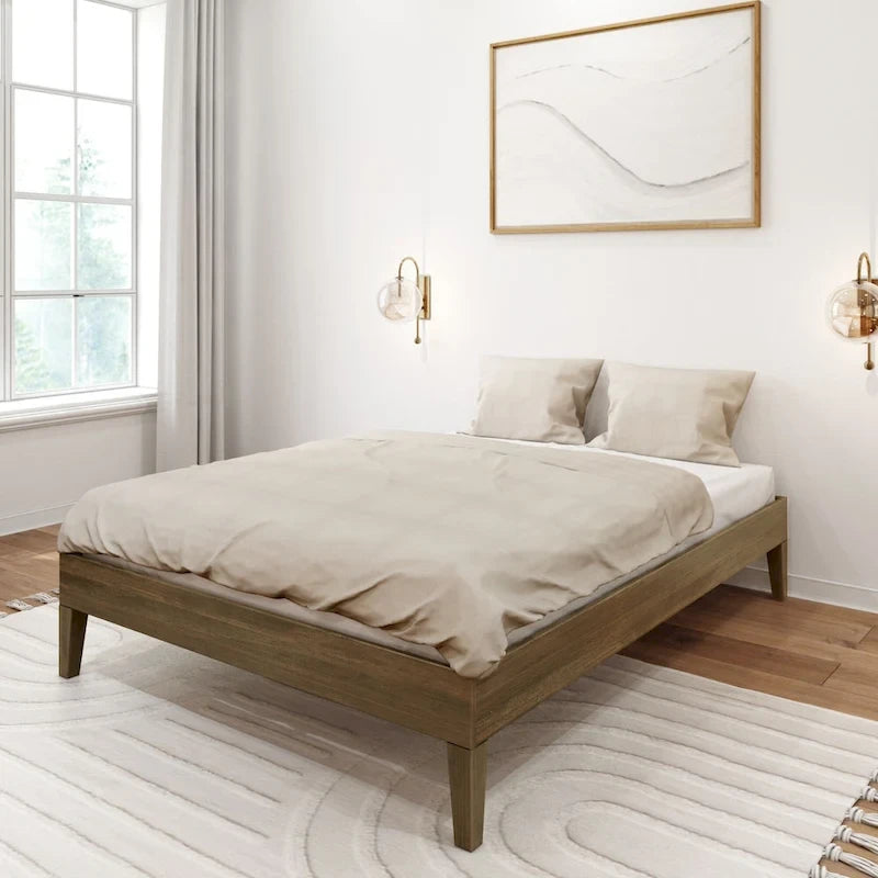 Letto a piattaforma a grandezza naturale con assi e travi