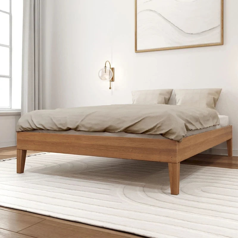 Letto a piattaforma a grandezza naturale con assi e travi